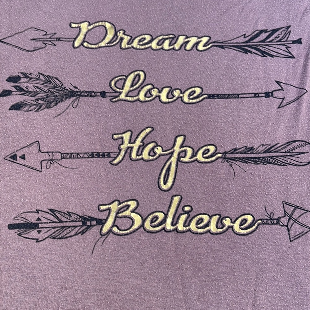 Women’s top size medium dream love hope believe with flaws